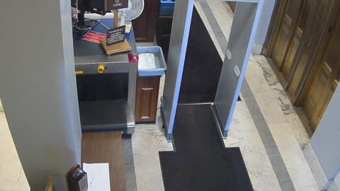 1017RSOB01DelAveADADoor_2021-01-06_06h24min52s593ms.mp4