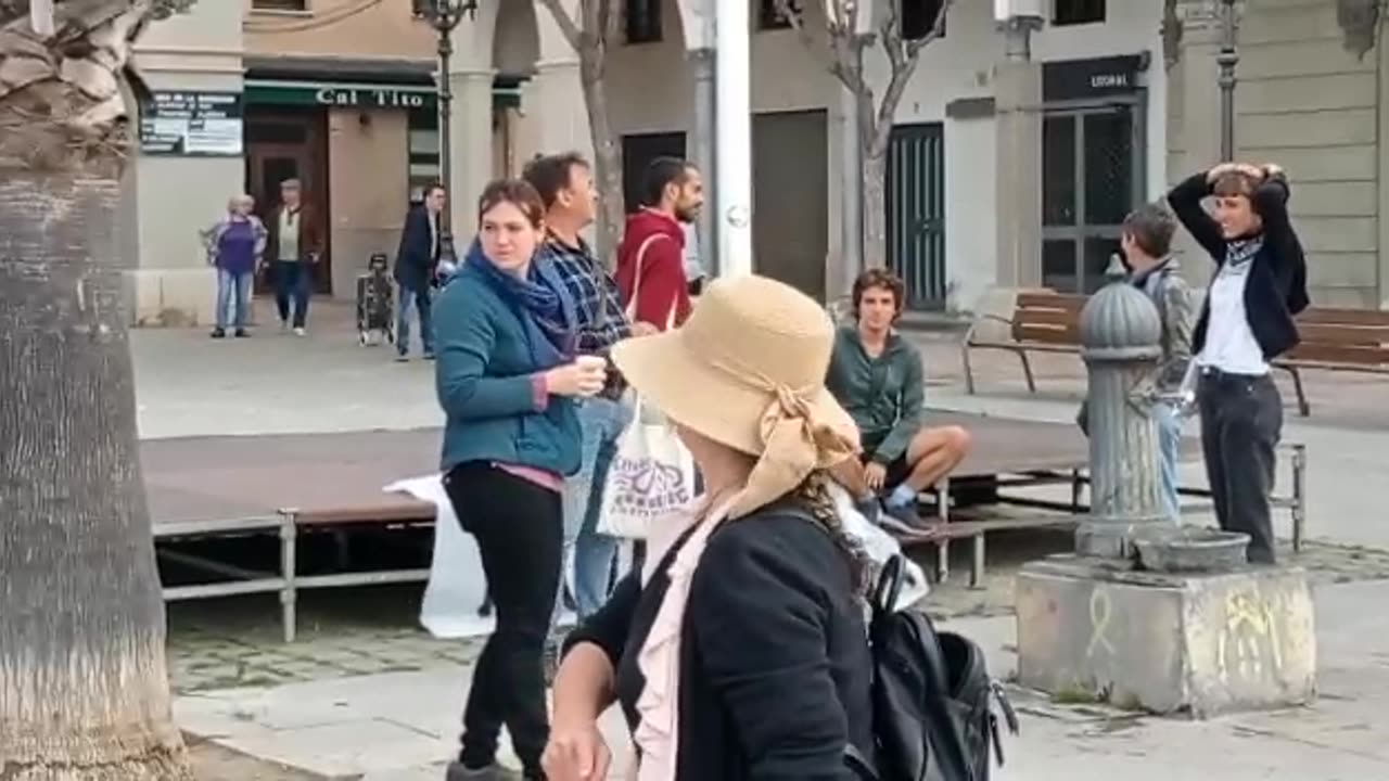 VOX resiste hasta derrotar al fascismo más rancio en Vilassar de Mar (Barcelona) (3)