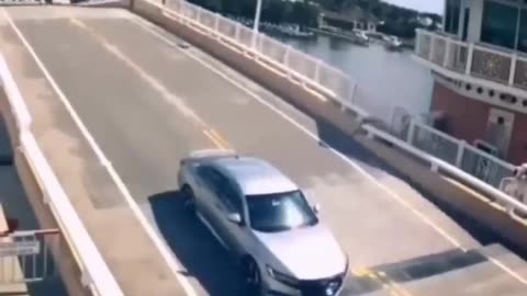 Playing in picture-in-picture Car crash bridge