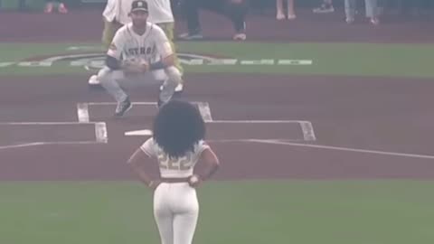 Megan Thee Stallion throws first pitch for the Astros