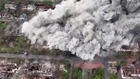 Incredible Footage of the Bakhmut House of Culture Burning