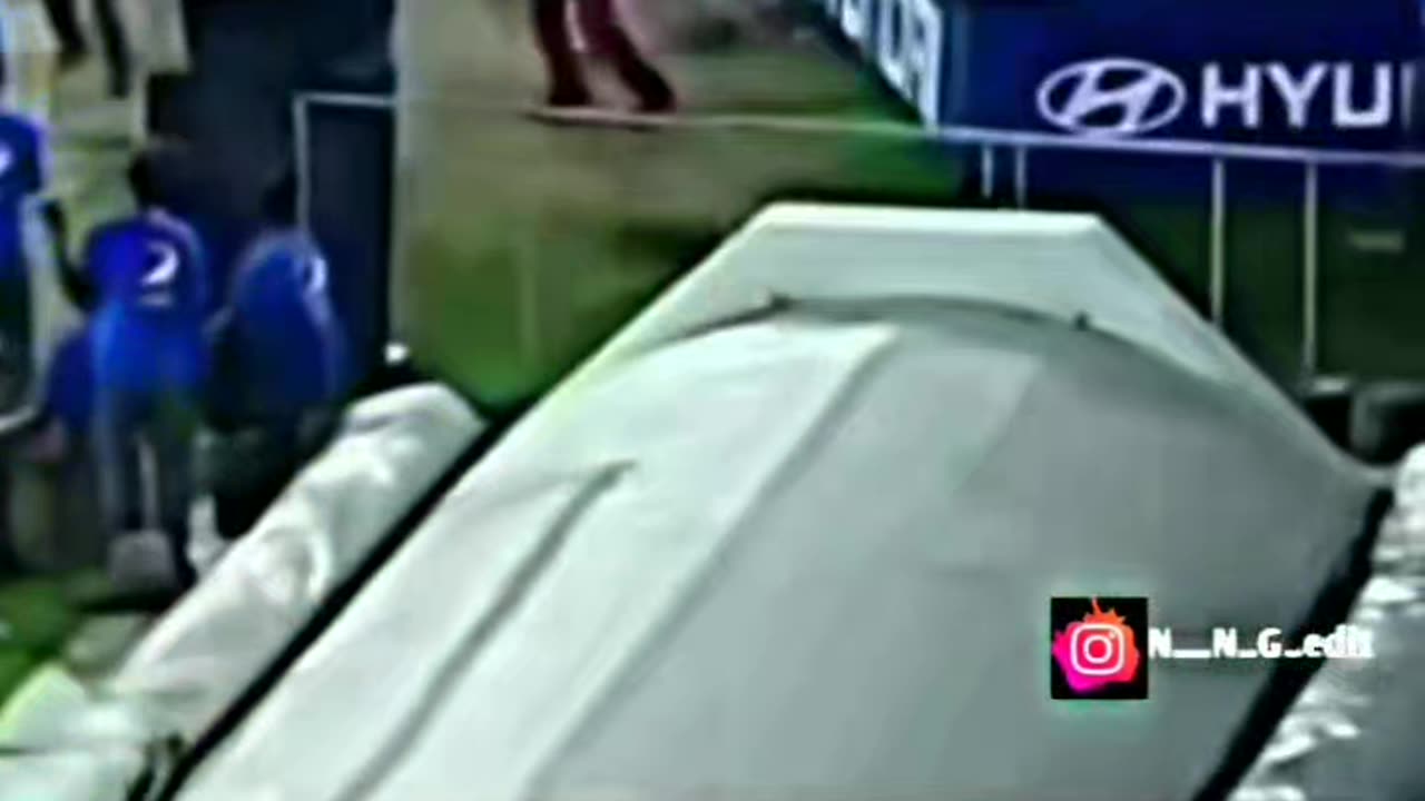 yuvraj singh hit a six Mitchellstock #shortvideo #cricket #viral #trending