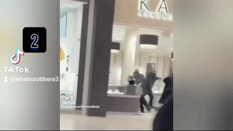 CRAZY WORLD robbing a jewelry store in the daytime. #trending #reels #reaction #tiktok #tiktokvideo