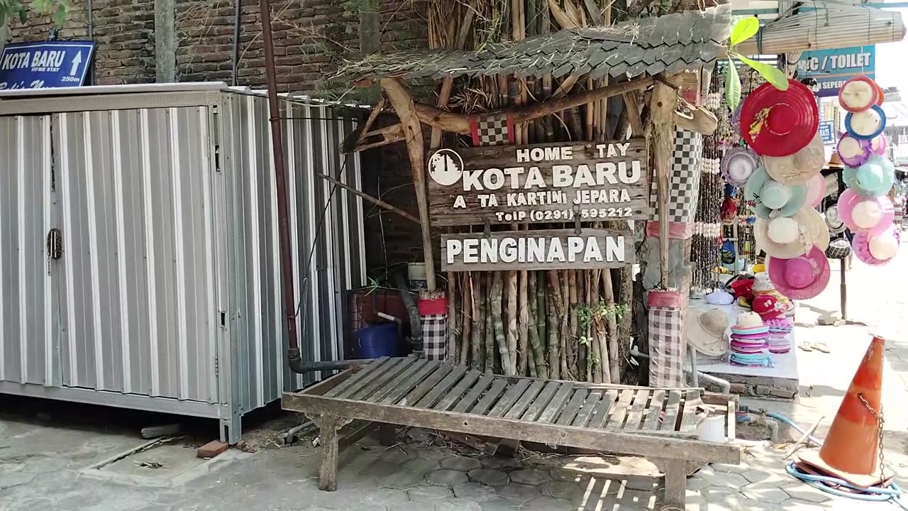 jalan jalan naik odong odong di pantai kartini jepara jawa tengah indonesia