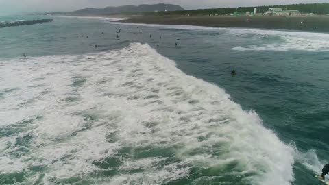 RAW DAYS Large waves, Shonan, Japan Shoot surfing with a drone