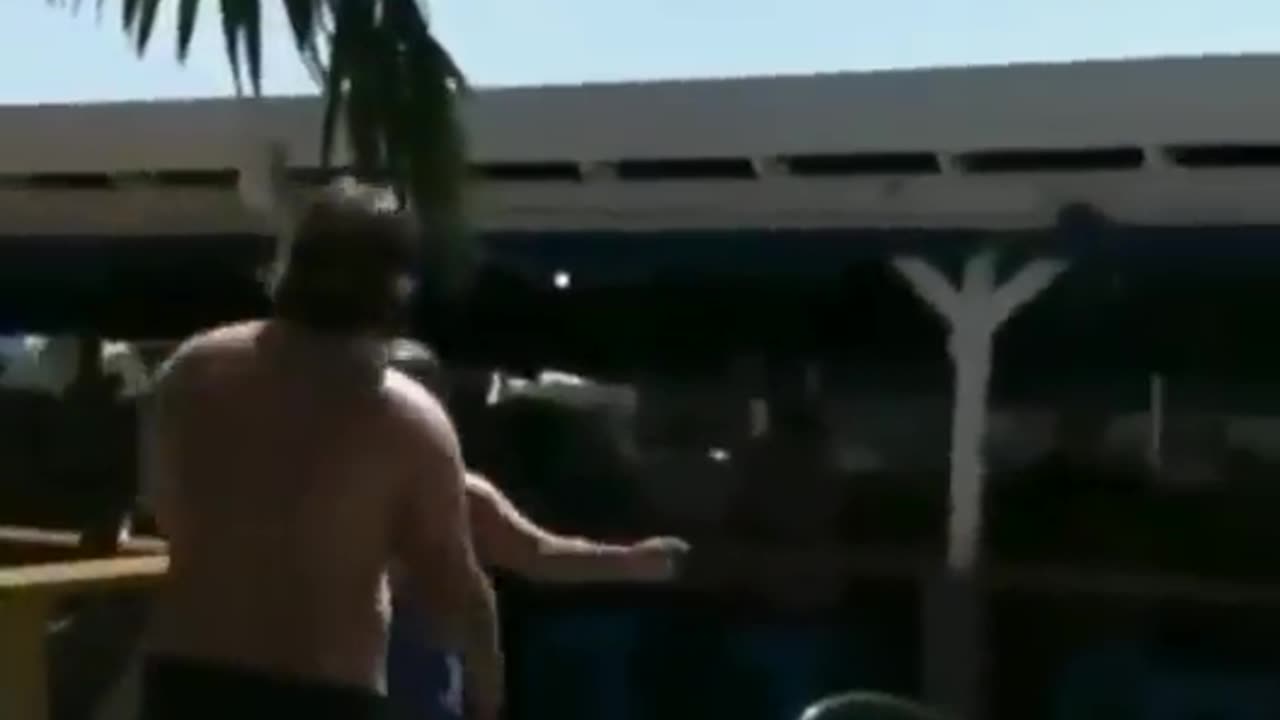 Woman Gets Thunderclapped