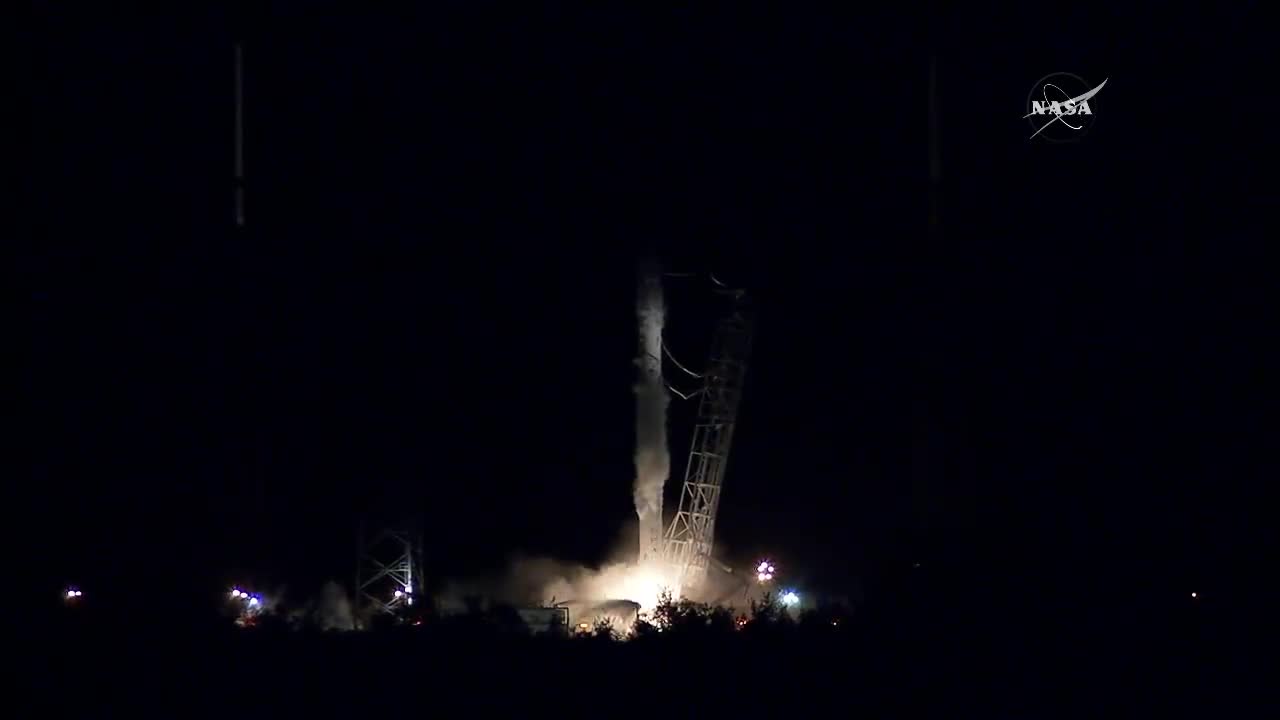 The SpaceX ‪#‎Dragon‬ launches from Earth and is headed to resupply the International Space Station