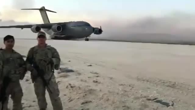 Takeoff of the US Air Force C-17 from airfield near the Syrian city of Kobani.