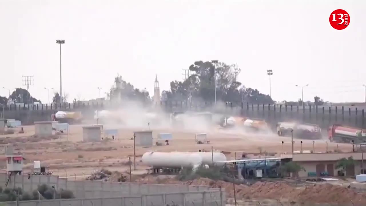 Video shows Egyptian aid trucks forced back to border due to Israeli airstrikes