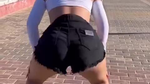 Ela vai sentar e rebolar