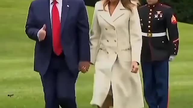 Trump Picks Melania off the Plane