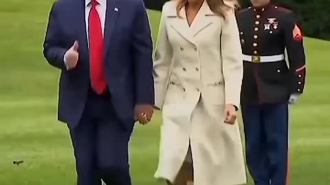 Trump Picks Melania off the Plane