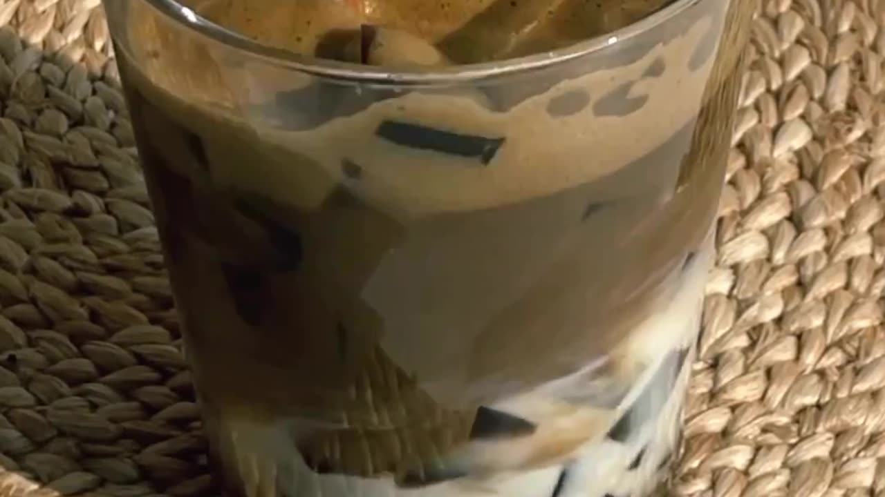 Try this recipe for an iced latte that’s delightfully bouncy, refreshing, and not too sweet 😋
