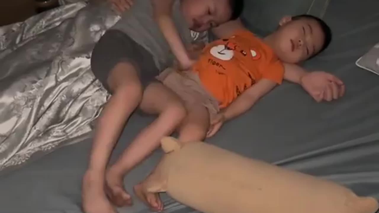 Everyone wants to sleep with girl hehe #funnyvideo