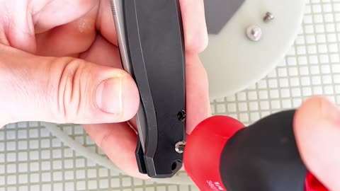 Giantmouse Sonoma Disassembly & Maintenance - Pocketknife Cleaning with Ballistol and Wiha Tools