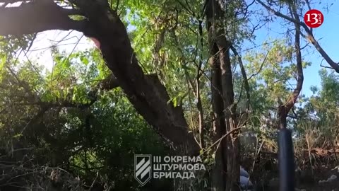 Ukrainian soldiers clear Russian dug-outs in east - army video