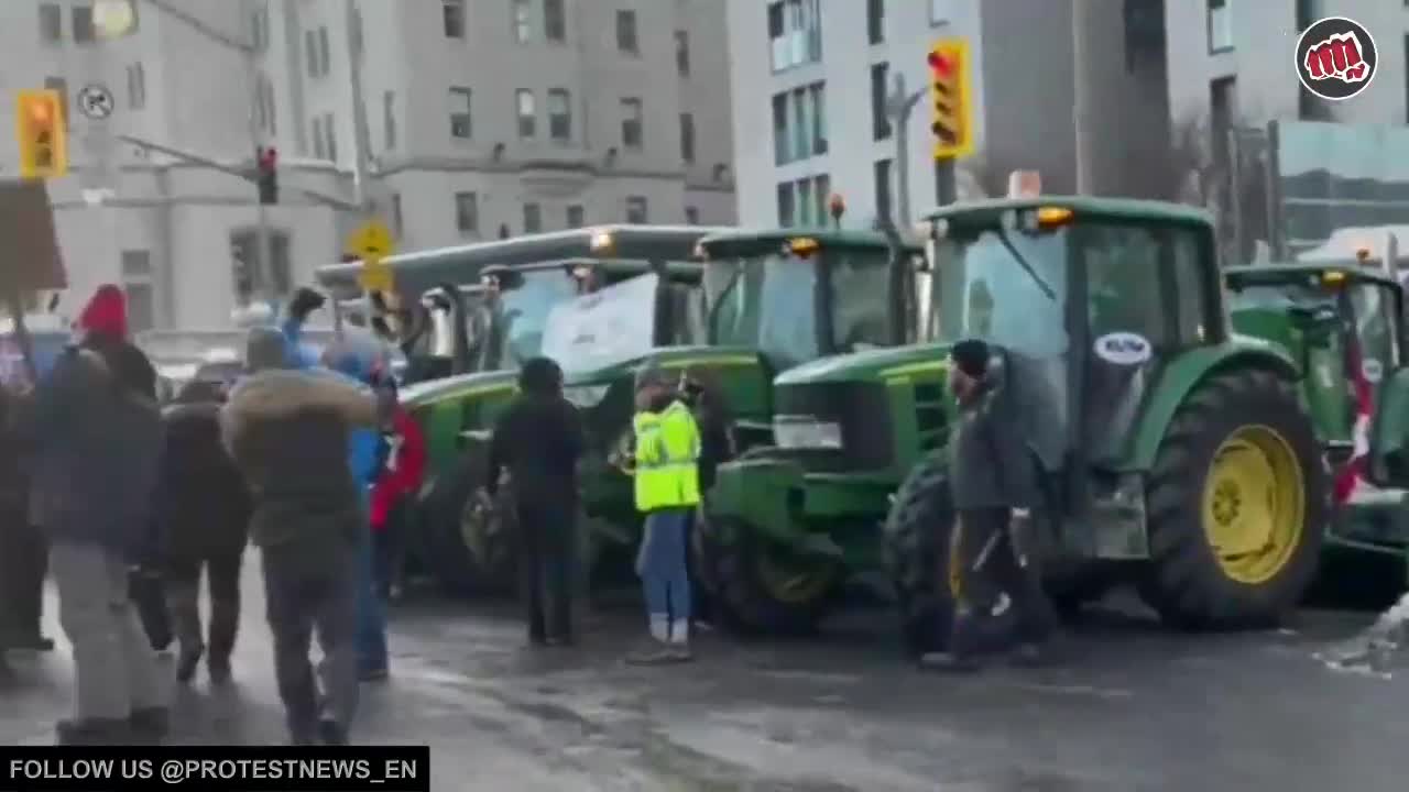 Farmers join the protest against medical tyranny - All Canadians want their freedom!