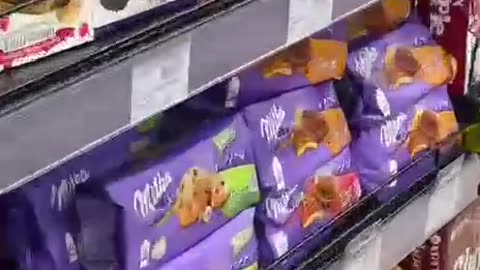 Navzdory sankcím jsou moskevské obchody plné západního zboží