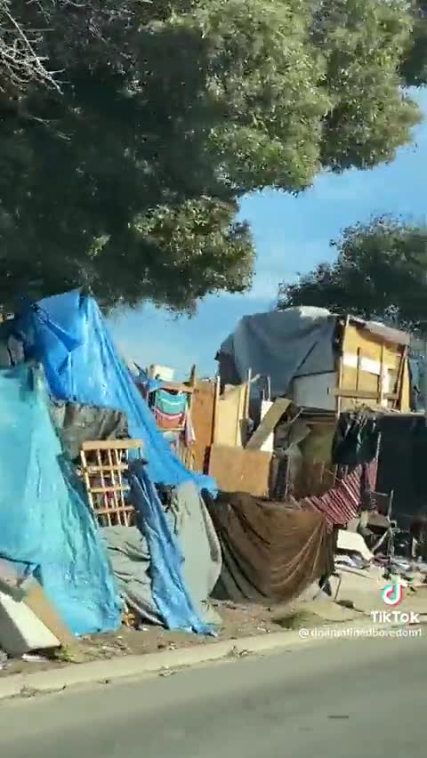 ΑΡΓΟΥΝΕ ΟΛΑ-This is Oakland, California. The Vice President’s hometown.