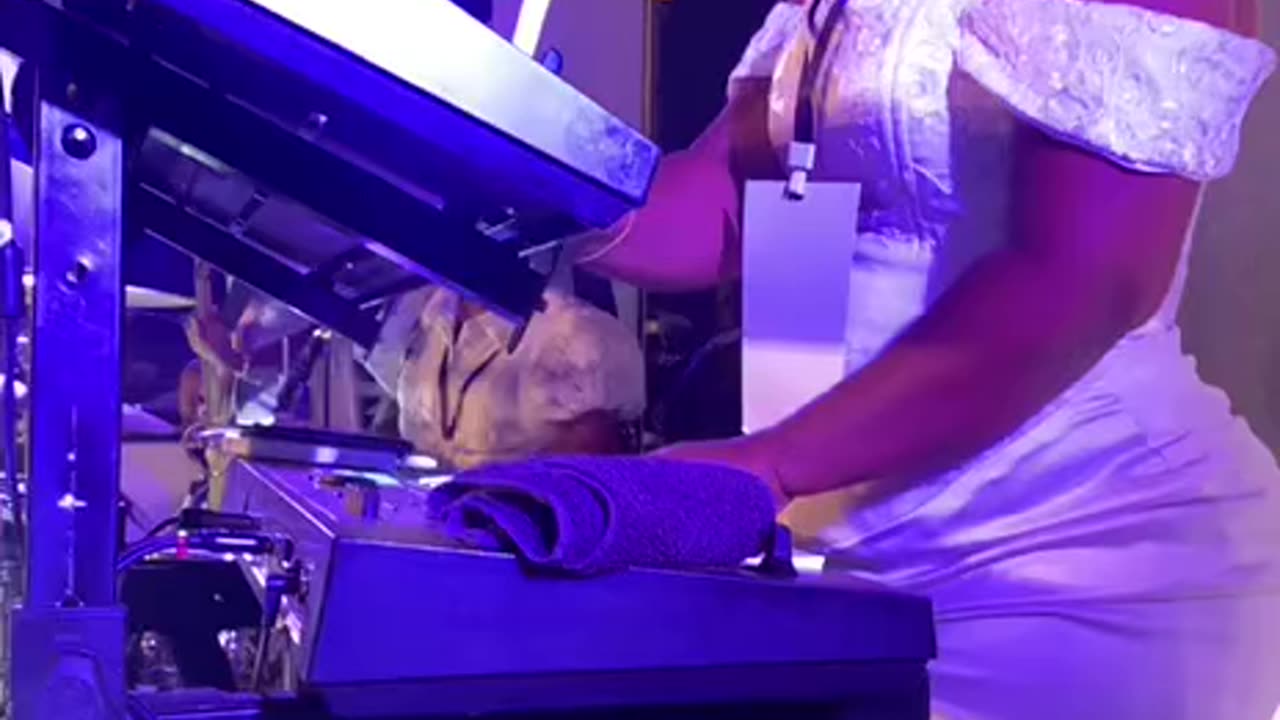 Sita Korley on keys #playitgirl πΉπΆπΌπ΅π₯π₯