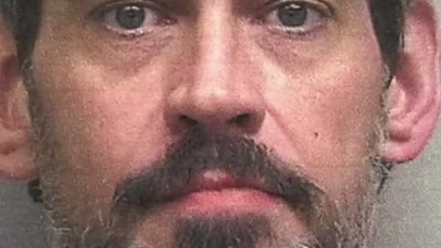 Alabama inmate makes apparent escape with help of corrections official。