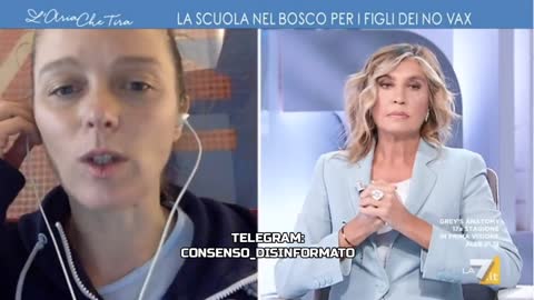 Ambra a Myrta Merlino: "Ma lei ha parlato con i genitori dei bambini morti da VACClNO?