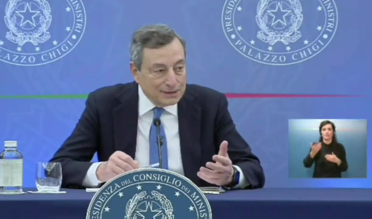 Mario Draghi: "I non vaccinati non fanno parte della nostra società".