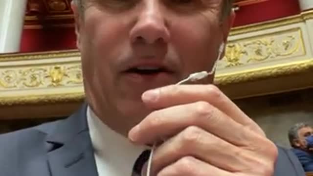 Nicolas Dupont Aignan :Après un vote serré la séance est suspendue ! En marche a perdu le vote