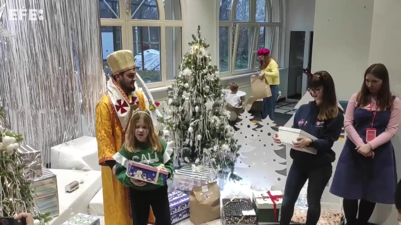 San Nicolás lleva el espíritu de adviento y regalos a los niños ucranianos pese a la guerra