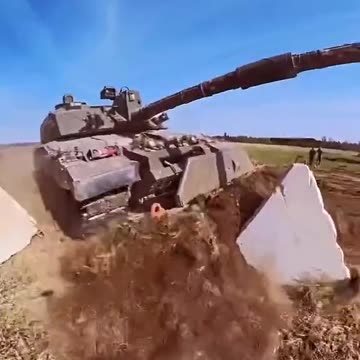 Ukrainians Practice Overcoming Tank Obstacles Using Challenger 2 MBT