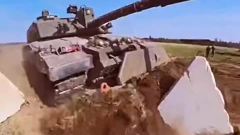 Ukrainians Practice Overcoming Tank Obstacles Using Challenger 2 MBT