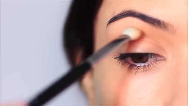 How To Apply Eyeshadow Quickly (Beginners Eye Makeup Tutorial)