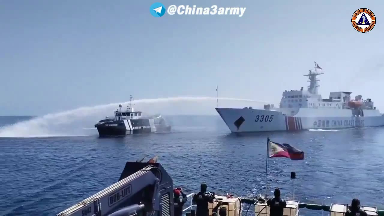 Chinese ships fire Water cannon towards Philippines' government vessels