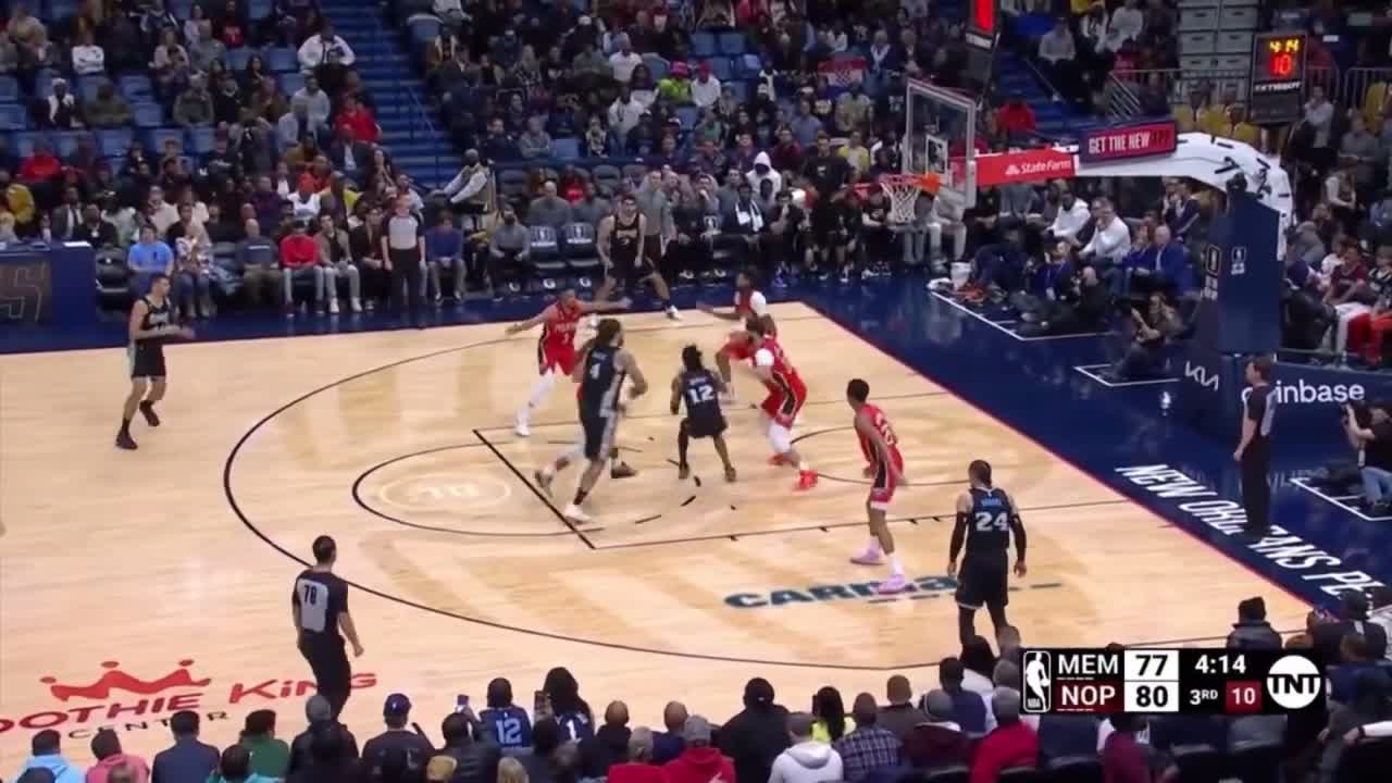 Ja Morant to Pelicans “they can’t guard me!” after he gets a tough and-one🤫