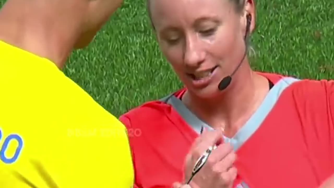 Players vs Female Referees 😳