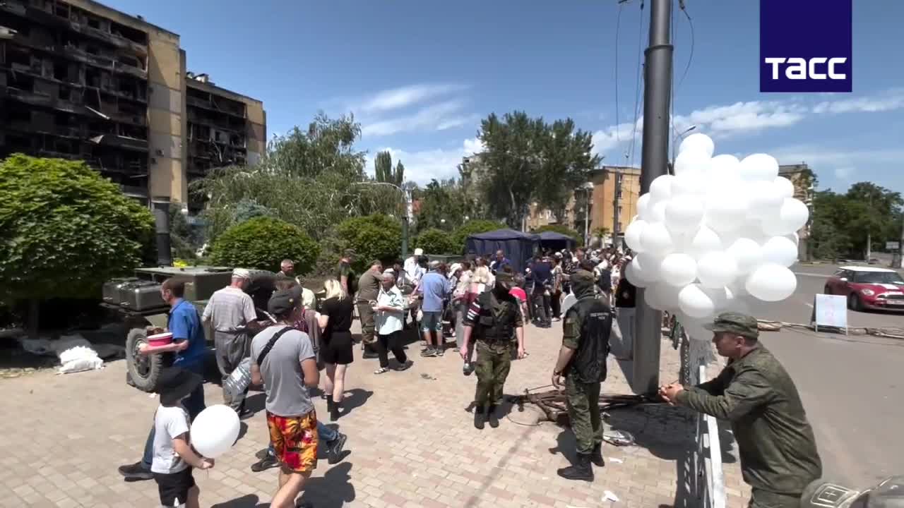 Field kitchens were set up on Nakhimov Square