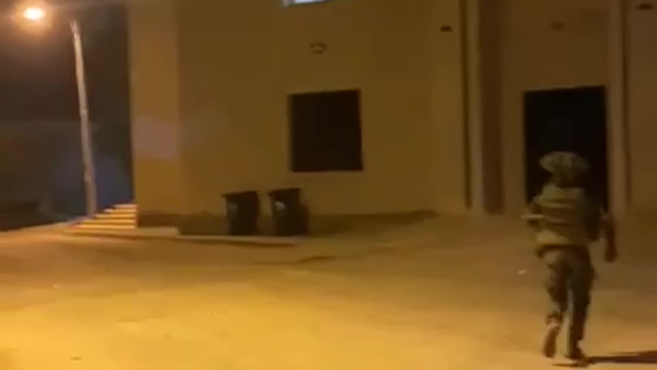 القاء القنابل داخل المساجد في فلسطين