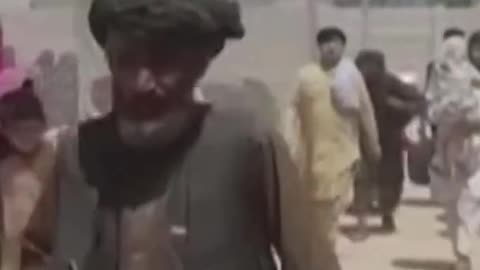 AFGHANISTAN- Flьchtlinge strцmen nach Pakistan - #Shorts