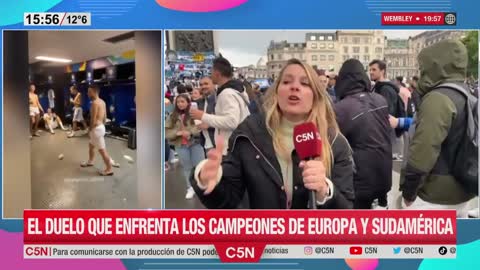 Banderazo de hinchas Argentinos en Wembley