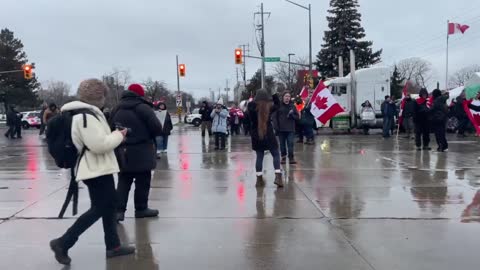 Scene at the Ambassador Bridge right now, following Ontario court’s granting of an injunction ordering protesters to clear the bridge