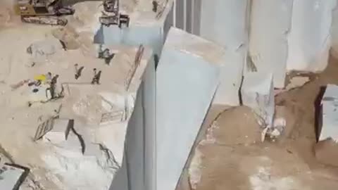 The sheer size of this quarry is incredible.