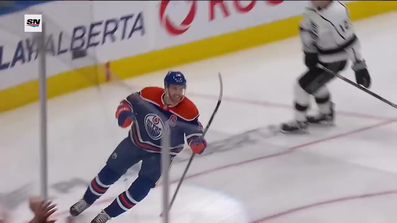 McDavid scores 300 goal in NHL