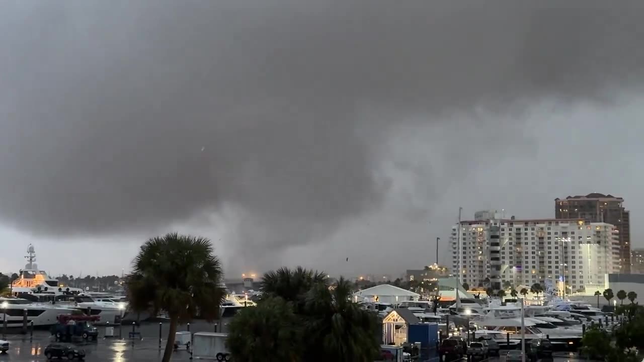Tornado touches down in #FortLauderdale, #Florida.