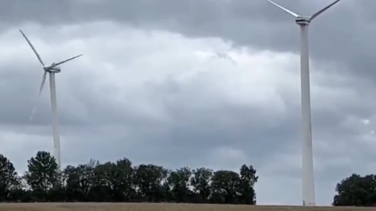 Wind turbine collapsed after a "wind gust" in Rostock, Germany