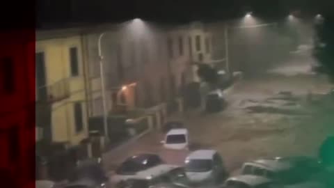 01.Cars are washed away in Italy as Storm Ciarán brings heavy rain. #StormCiaran #Tuscany #BBCNews