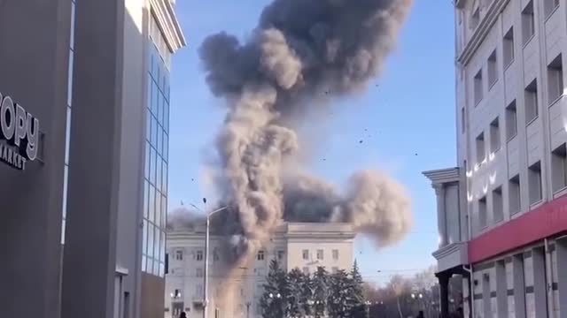 Arrival at the building of the Kherson administration