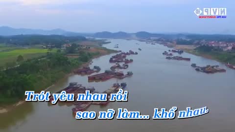 Ai khổ vì ai Karaoke