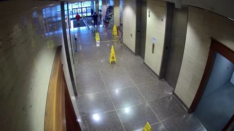 8003FCOB01ElevatorLobby_2021-01-06_09h00min00s793ms.mp4