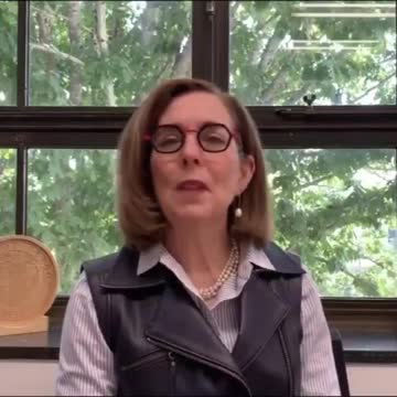 In Oregon, Masks Must Be Worn Outdoors, Authoritarian Governor Kate Brown Says