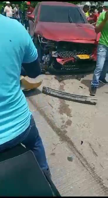 Víctima de hurto arrolló a los atracaores